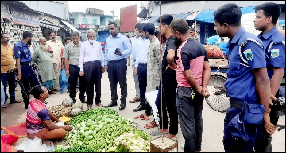 জয়পুরহাটে বাজার স্থিতিশীল রাখতে জেলা প্রশাসনের ভ্রাম্যমাণ আদালত পরিচালনা