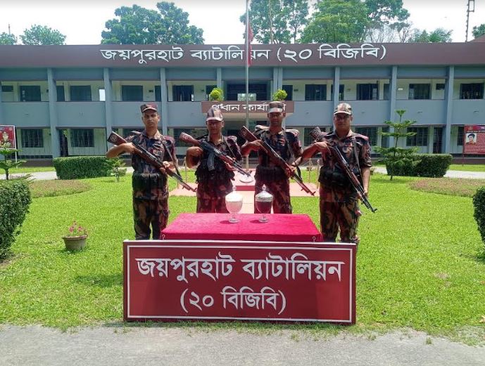 বিরামপুর সীমান্তে ২৩ কোটি টাকার সাপের বিষ উদ্ধার